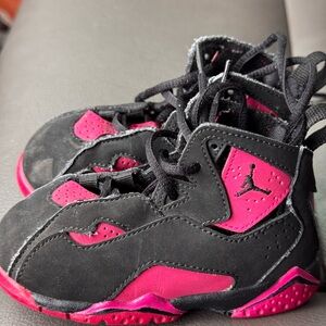 Jordan True Flight GT 'Black Sport Fuchsia' toddler size 6c